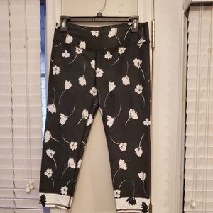Fabletics Salar Capri Athletic  Black and White Flower leggings, size M